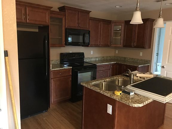 3rd image of 1810 S Ferncreek Ave #1808