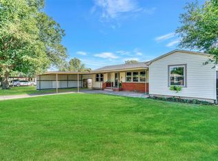 1904 N Oregon Ave, Mangum, OK 73554