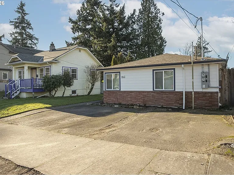 1643 NE 74th Ave — Photo 33
