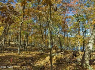 109 Overlook Ct, Lackawaxen, PA 18435