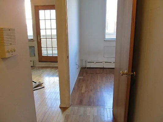 Rented by FlatFinders Realty | media 22