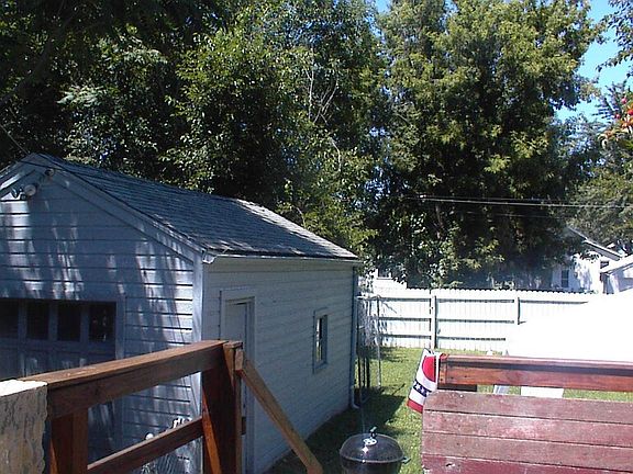 Detached garage