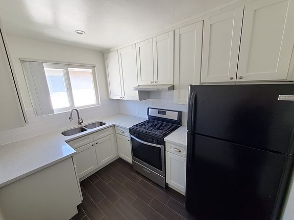 3rd image of 8540 Saturn St APT 4