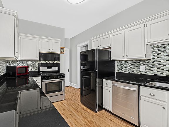 4th image of 754 W Buena Ave #1W