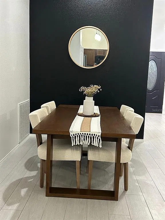 3 bed, 2.0 bath, 1302 sqft, $2,200 — Photo 4