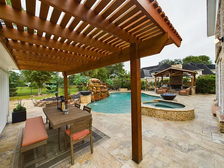 7702 Antoine Dr — Photo 41