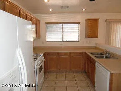 4 bed, 2430 sqft, $2,499 — Photo 4