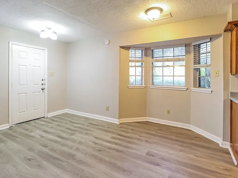4714 Glendower Dr — Photo 5