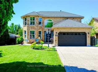 6 Regal Dr, Hamilton, ON L8W2P4