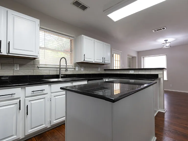 3604 Meade St — Photo 12