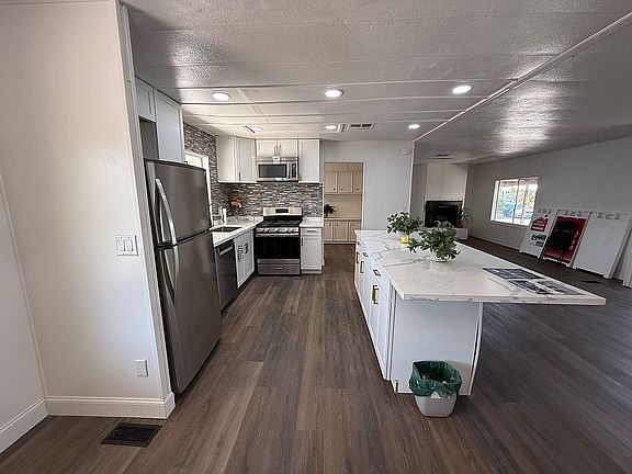 3rd image of 852 E Grangeville Blvd #26