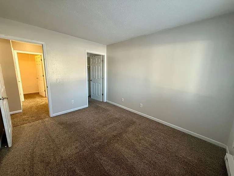 401-405 N Glendale Ave — Photo 8