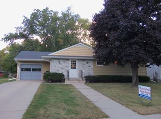 18 Meadow Ln, Morris, MN 56267