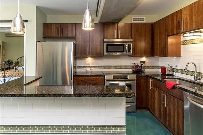 800 Brazos St — Photo 3