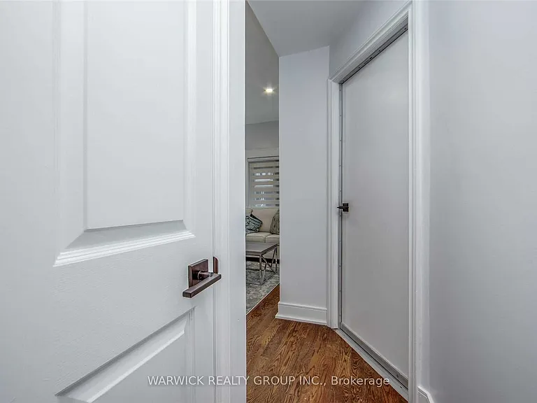 57 Bertmount Ave #LOWER — Photo 4