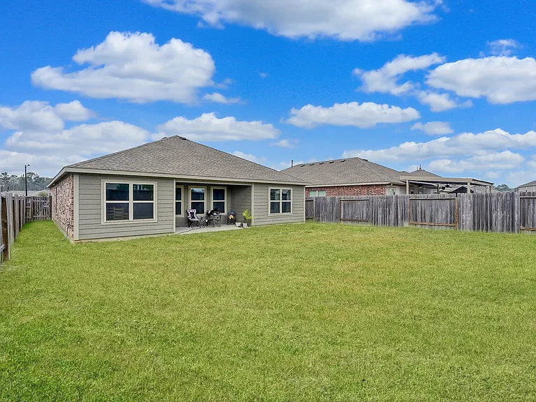 15127 Willow Tree Ln — Photo 32