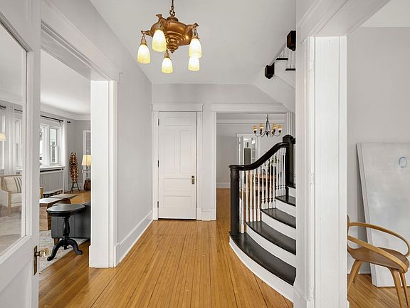 4th image of 2418 Pillsbury Ave