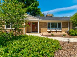 412 E Dean Rd, Fox Pt, WI 53217