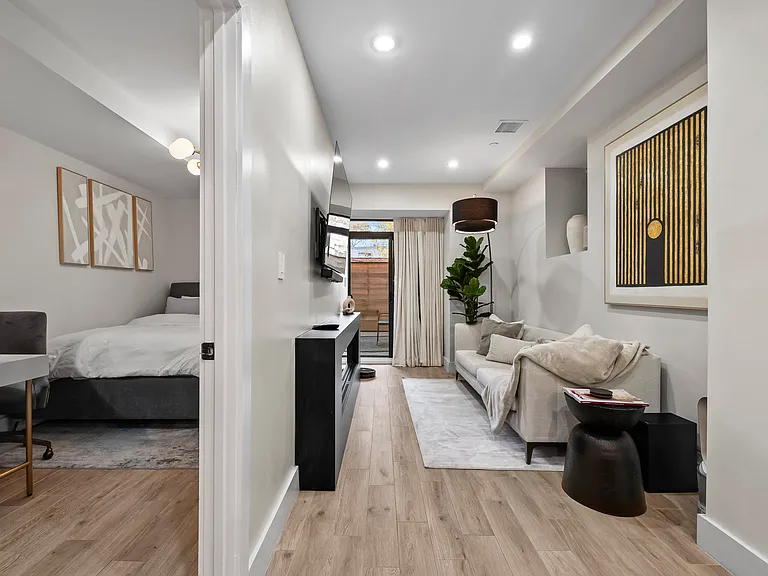 1090 Carroll St #1R — Photo 12