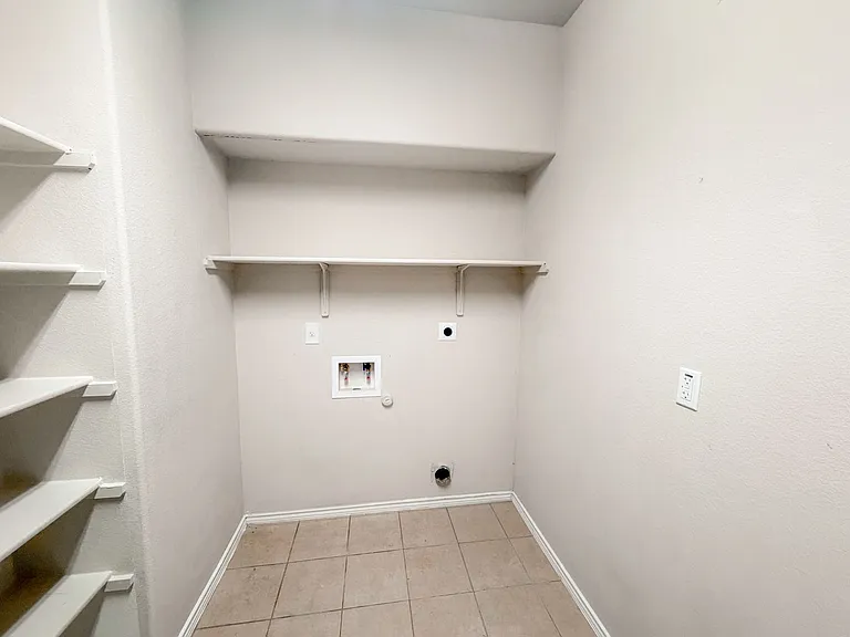 4907 Old Homestead St — Photo 14
