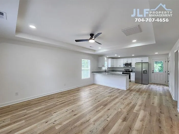 2 bed, 2.0 bath, 860 sqft, $1,398 — Photo 2