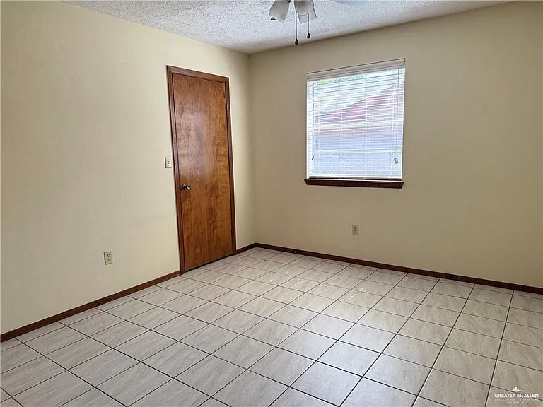 715 Daffodil Ave — Photo 4