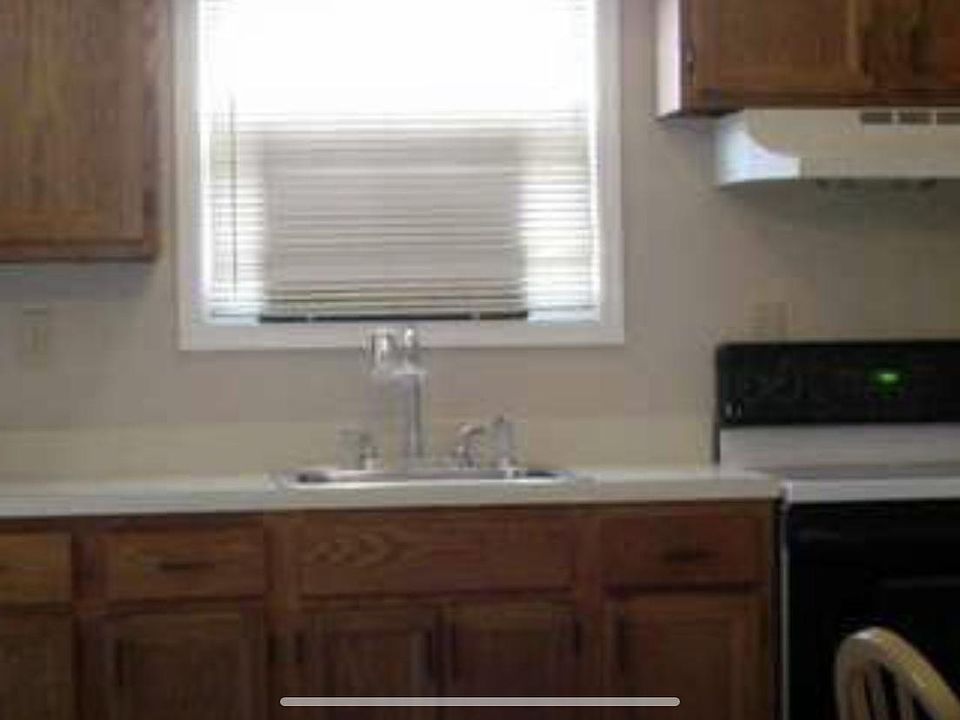 2nd image of 11 Briar Mills Dr