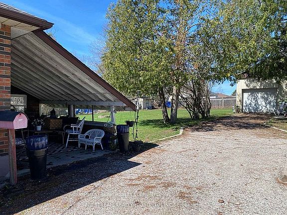 3rd image of 548 Big Bay Point Rd