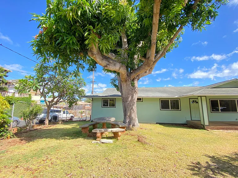 1136 Makaala St — Photo 41