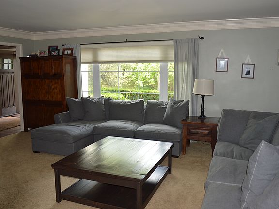 3rd image of 3330 Somerset Dr