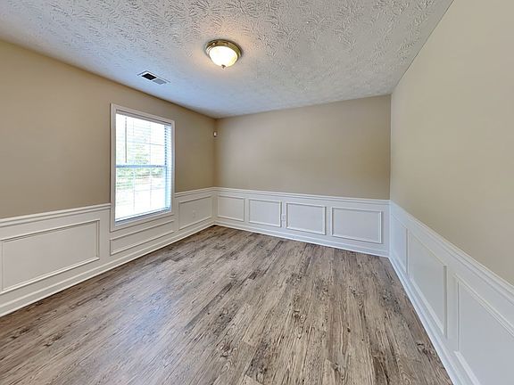 5th image of 185 Winncastle Dr