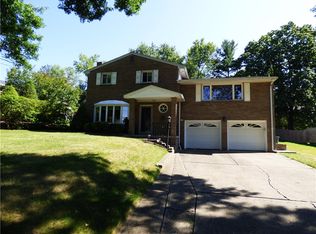 307 McCaffrey Dr, Coraopolis, PA 15108