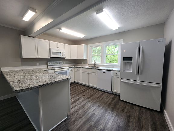 2nd image of 1067 Crescent Dr