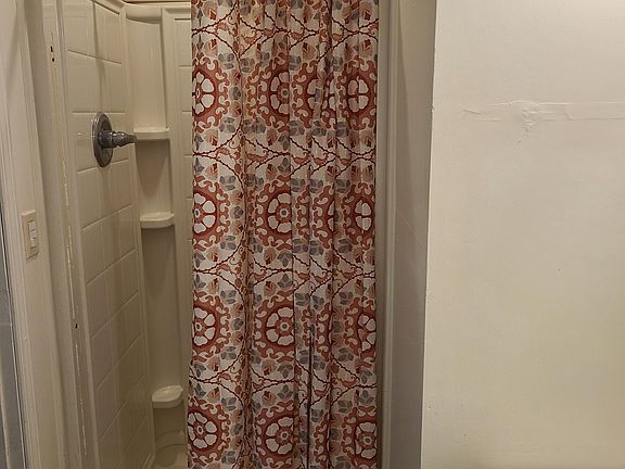 5th image of 2037 Hoge Ave