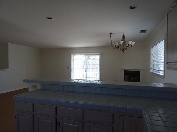 2nd image of 2337 Etiwanda St