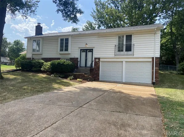 1407 Summerhaven Dr, Saint Louis, MO 63146
