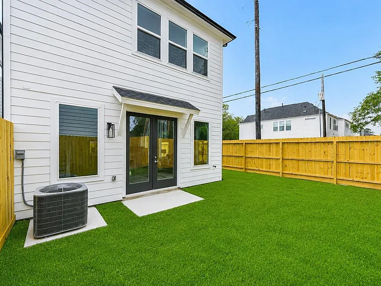 5630 Balbo St — Photo 39