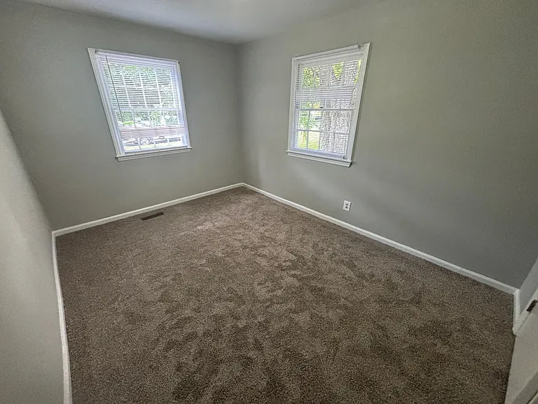 402 E Branch St — Photo 9
