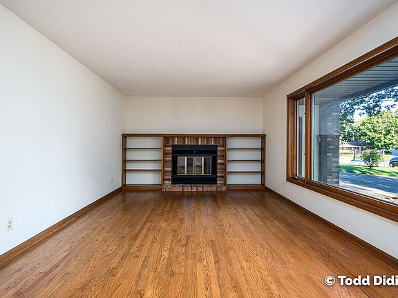 4th image of 2250 E Point Ct NE