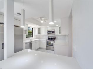 700 Valley Stream Dr APT 104, Naples, FL 34113