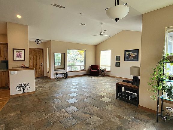 5th image of 408 Mirada Ct