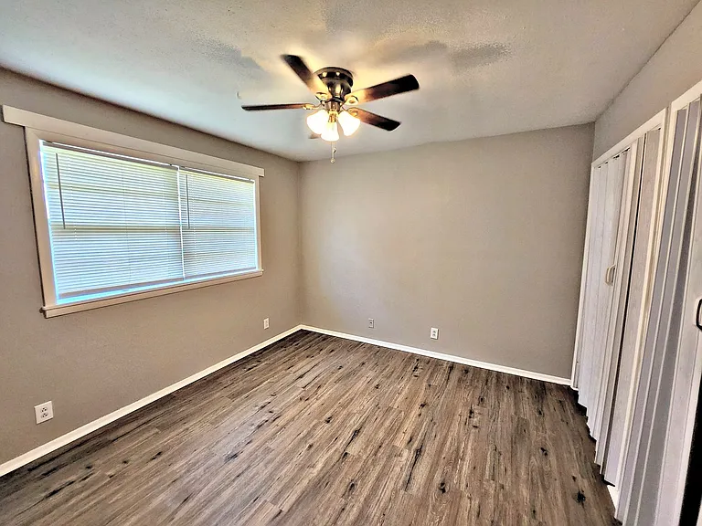 4510 Foster Ave SW — Photo 11