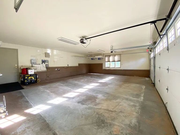 16558 SE 58th Pl — Photo 35