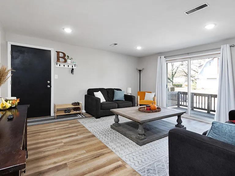 700 Sunset Ave #3 — Photo 5
