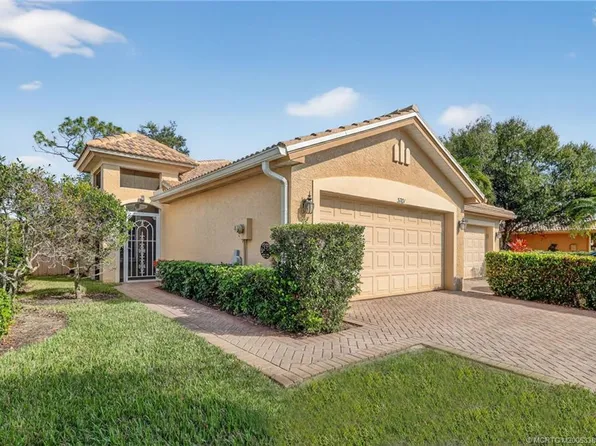 3701 NW Willow Creek Dr, Jensen Beach, FL 34957