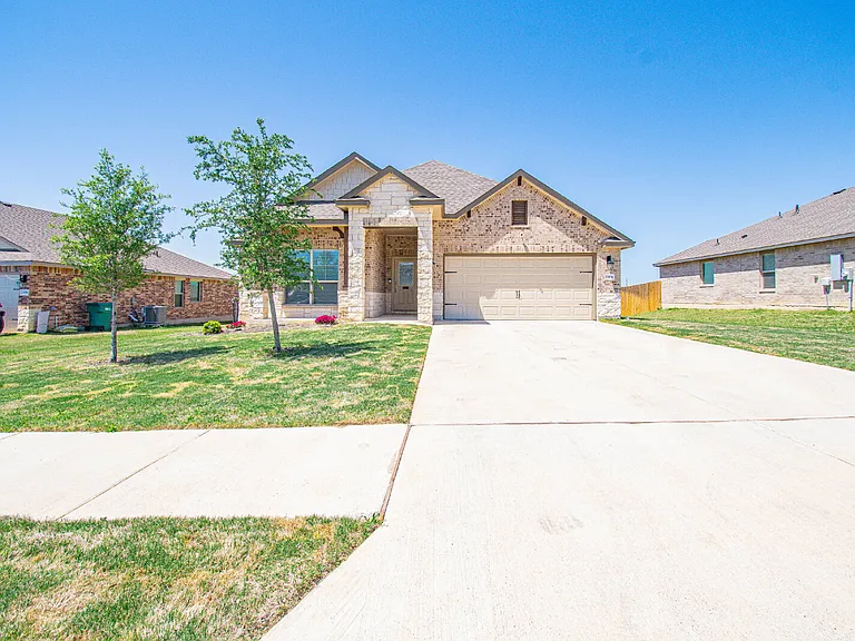 2404 Freddie L. Nichols Sr. Dr — Photo 1