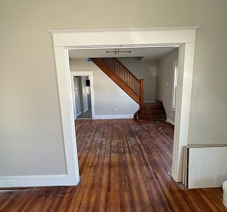 1st image of 104 Sanderson Ave #104