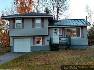 25 Robert St, Winslow, ME 04901
