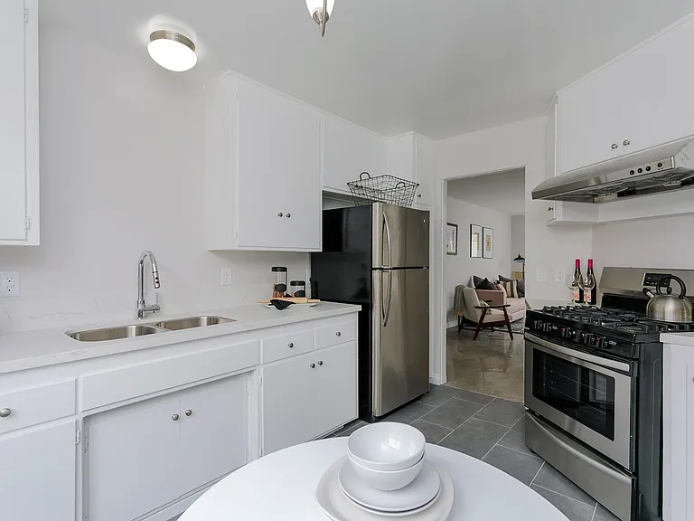 427-433 W Duarte Rd — Photo 37