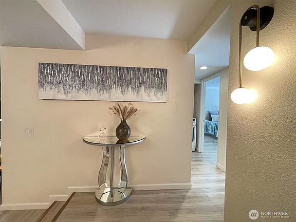 2nd image of 4727 W Lake Sammamish Parkway SE #B202